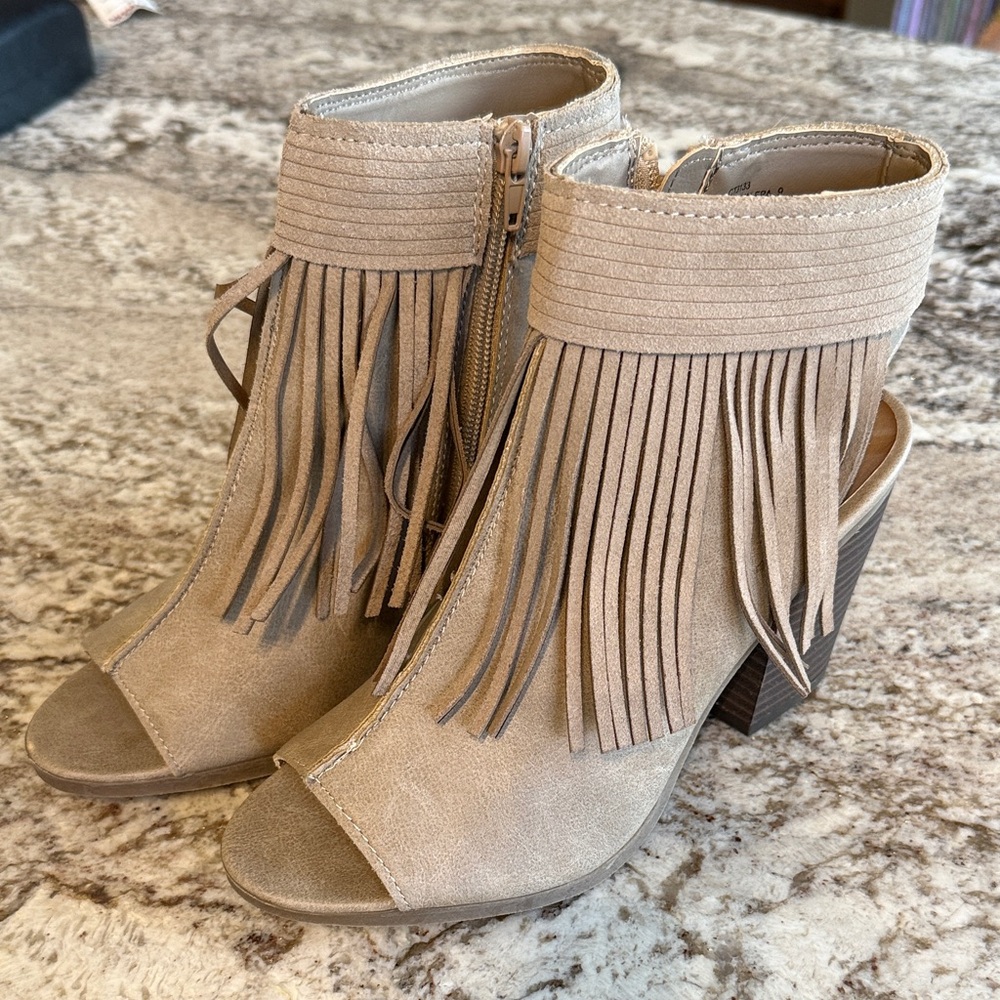 NWOT Sugar Beige Fringed Open-Toe Heeled Boots